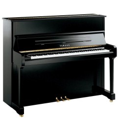 Yamaha P121M Traditional PEC Polished Ebony/ Chrome Fittings Yamaha P121M Traditional PEC Polished Ebony/ Chrome Fittings
